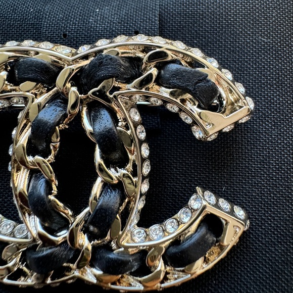 CHANEL 2023 23P GOLDEN GOLD TONE CC LOGO BLACK LEATHER CHAIN CRYSTALS BROOCH PIN - Picture 3 of 10